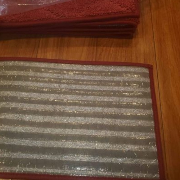 4 Non-Slip Stair Rugs - Picture 3 of 3